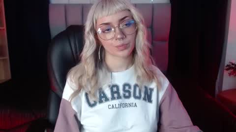 Snapshot of lessboobs_gh chatting on 02-25-25, 11:41 Less online show from 02-25-25, 11:41