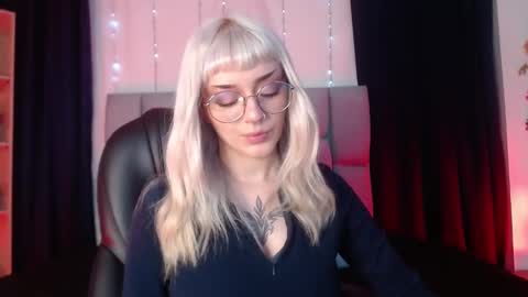 Snapshot of lessboobs_gh chatting on 03-12-25, 11:53 Less online show from 03-12-25, 11:53