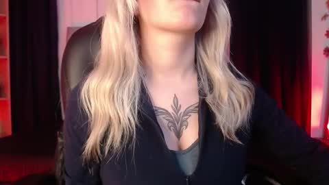 Snapshot of lessboobs_gh chatting on 03-12-25, 06:00 Less online show from 03-12-25, 06:00