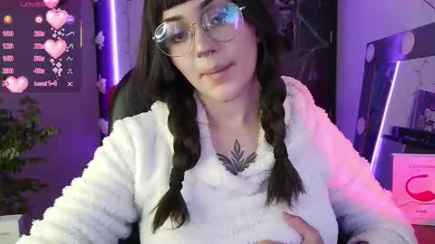 Snapshot of lessboobs_gh chatting on 10-21-25, 05:46 Less online show from 10-21-25, 05:46