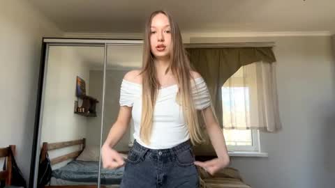 Snapshot of lessiebreidel chatting on 04-16-26, 10:38 Leslie online show from 04-16-26, 10:38