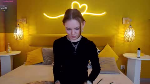 Snapshot of lessysweety chatting on 09-15-25, 03:17 Lessy online show from 09-15-25, 03:17