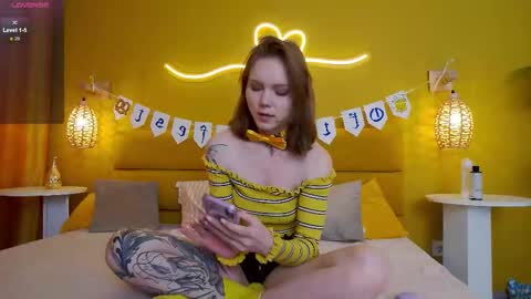 Snapshot of lessysweety chatting on 09-21-25, 03:19 Lessy online show from 09-21-25, 03:19