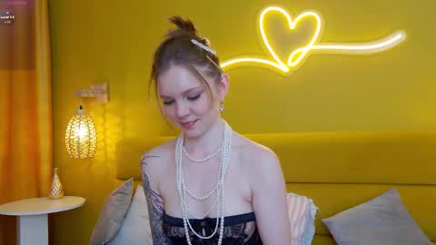 Snapshot of lessysweety chatting on 11-18-25, 02:17 Lessy online show from 11-18-25, 02:17