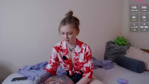 Snapshot of lessysweety chatting on 06-15-26, 03:20 Lessy online show from 06-15-26, 03:20