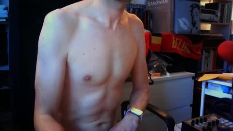 Snapshot of lestat_82 chatting on 01-27-25, 04:01 Vampiro Diurno online show from 01-27-25, 04:01