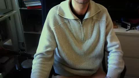 Snapshot of lestat_82 chatting on 02-18-25, 11:00 Vampiro Diurno online show from 02-18-25, 11:00