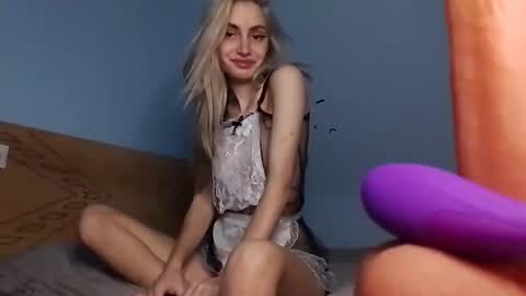 Snapshot of lesyawhite chatting on 10-30-25, 06:08 lesyawhite online show from 10-30-25, 06:08