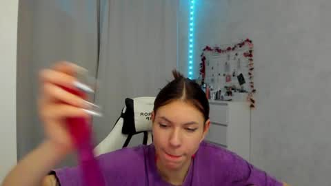 Snapshot of let_me_seee chatting on 12-05-24, 01:36 Fiona online show from 12-05-24, 01:36