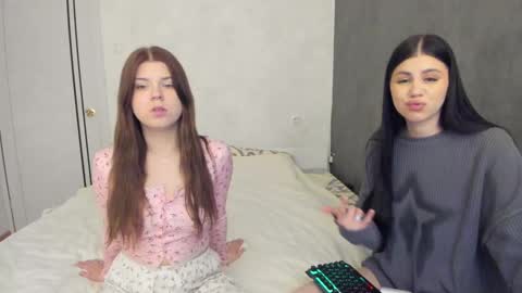 Snapshot of let_me_seee chatting on 02-10-25, 05:30 Fiona online show from 02-10-25, 05:30