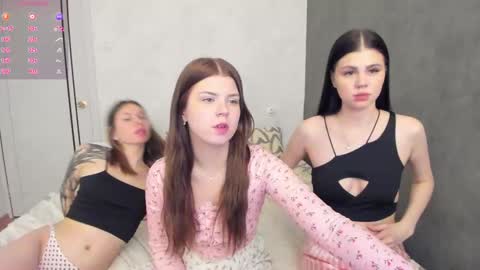 Snapshot of let_me_seee chatting on 02-10-25, 08:31 Fiona online show from 02-10-25, 08:31