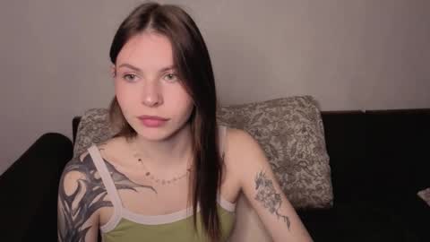 Snapshot of let_me_seee chatting on 09-25-25, 01:59 Fiona online show from 09-25-25, 01:59