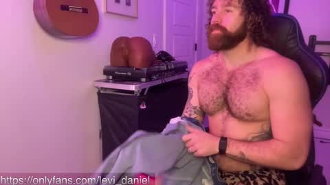 Snapshot of levi_daniel chatting on 11-19-25, 09:37 Levi Daniel online show from 11-19-25, 09:37