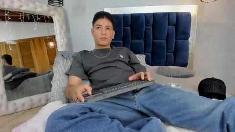 Snapshot of levy_steve chatting on 11-29-25, 04:37 LevySteven online show from 11-29-25, 04:37