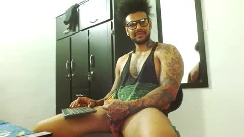 Snapshot of lewisstrong chatting on 09-18-25, 06:10 Lewis Strong online show from 09-18-25, 06:10
