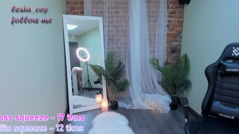 Vicki online show from 12-17-24, 02:55