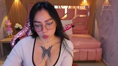 Lexie  online show from 11-21-25, 08:18