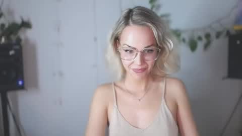 Lexie online show from 12-10-24, 11:43