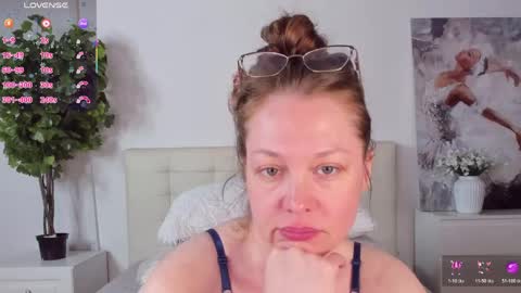 Snapshot of lexiflower1 chatting on 05-10-26, 10:37 Lexi online show from 05-10-26, 10:37