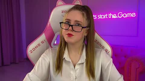 Snapshot of lexireadway chatting on 05-16-26, 07:01 Lexi online show from 05-16-26, 07:01