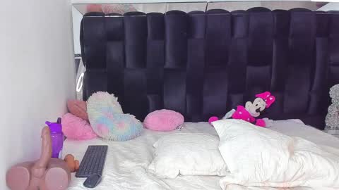 lexiross1 online show from 02-06-25, 06:56