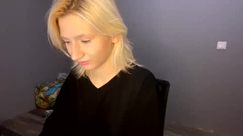 Leya online show from 11-28-25, 06:54