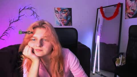 Snapshot of leyla_klark chatting on 12-17-25, 01:17 Leyla online show from 12-17-25, 01:17