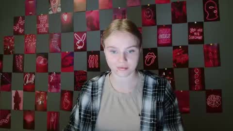 Snapshot of leyla_le chatting on 09-09-25, 06:35 Leyla online show from 09-09-25, 06:35