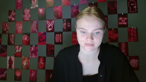 Snapshot of leyla_le chatting on 09-10-25, 06:35 Leyla online show from 09-10-25, 06:35