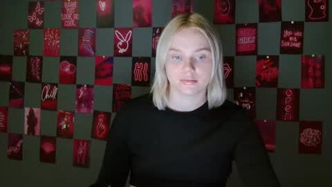 Snapshot of leyla_le chatting on 09-15-25, 06:35 Leyla online show from 09-15-25, 06:35