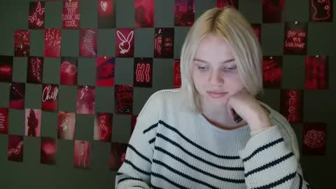 Snapshot of leyla_le chatting on 09-18-25, 06:37 Leyla online show from 09-18-25, 06:37