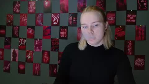 Snapshot of leyla_le chatting on 09-19-25, 06:04 Leyla online show from 09-19-25, 06:04