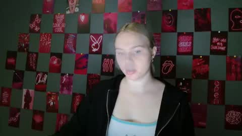 Snapshot of leyla_le chatting on 09-20-25, 05:52 Leyla online show from 09-20-25, 05:52