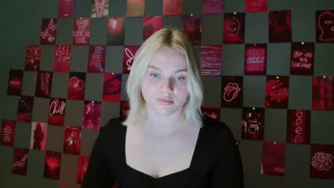 Snapshot of leyla_le chatting on 09-21-25, 09:11 Leyla online show from 09-21-25, 09:11