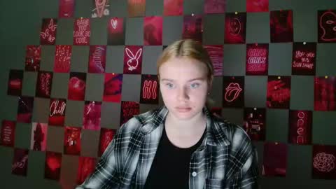 Snapshot of leyla_le chatting on 09-22-25, 06:04 Leyla online show from 09-22-25, 06:04