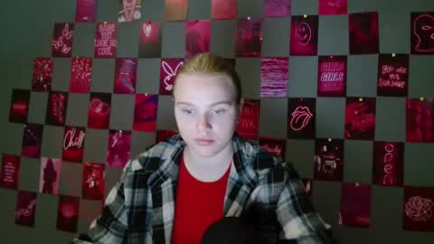 Snapshot of leyla_le chatting on 09-23-25, 06:27 Leyla online show from 09-23-25, 06:27