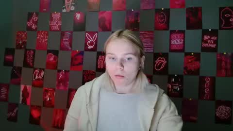 Snapshot of leyla_le chatting on 09-25-25, 07:01 Leyla online show from 09-25-25, 07:01