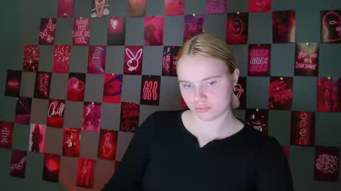 Snapshot of leyla_le chatting on 09-26-25, 06:39 Leyla online show from 09-26-25, 06:39