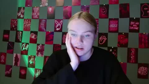 Snapshot of leyla_le chatting on 10-01-25, 06:41 Leyla online show from 10-01-25, 06:41