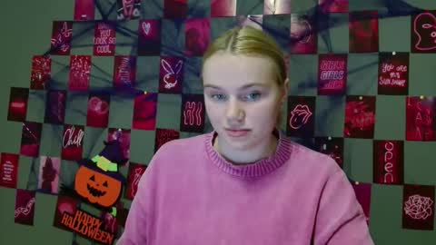 Snapshot of leyla_le chatting on 10-04-25, 05:11 Leyla online show from 10-04-25, 05:11