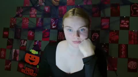 Snapshot of leyla_le chatting on 10-06-25, 06:33 Leyla online show from 10-06-25, 06:33