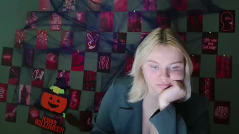 Snapshot of leyla_le chatting on 10-08-25, 06:55 Leyla online show from 10-08-25, 06:55