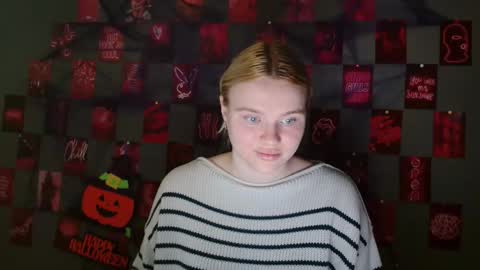 Snapshot of leyla_le chatting on 10-09-25, 06:44 Leyla online show from 10-09-25, 06:44