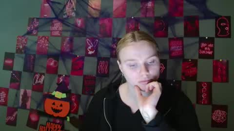 Snapshot of leyla_le chatting on 10-17-25, 07:11 Leyla online show from 10-17-25, 07:11