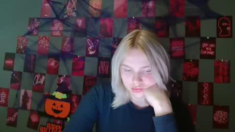 Snapshot of leyla_le chatting on 10-18-25, 06:16 Leyla online show from 10-18-25, 06:16