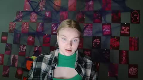 Snapshot of leyla_le chatting on 10-21-25, 06:03 Leyla online show from 10-21-25, 06:03