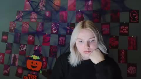 Snapshot of leyla_le chatting on 10-23-25, 06:13 Leyla online show from 10-23-25, 06:13