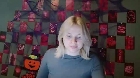 Snapshot of leyla_le chatting on 10-27-25, 07:23 Leyla online show from 10-27-25, 07:23