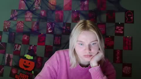 Snapshot of leyla_le chatting on 10-29-25, 07:21 Leyla online show from 10-29-25, 07:21