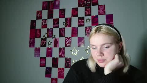 Snapshot of leyla_le chatting on 11-06-25, 07:09 Leyla online show from 11-06-25, 07:09